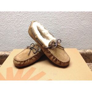 UGG Australia Dakota Womens Suede Moccasin Slippers Chestnut Brown Size 10